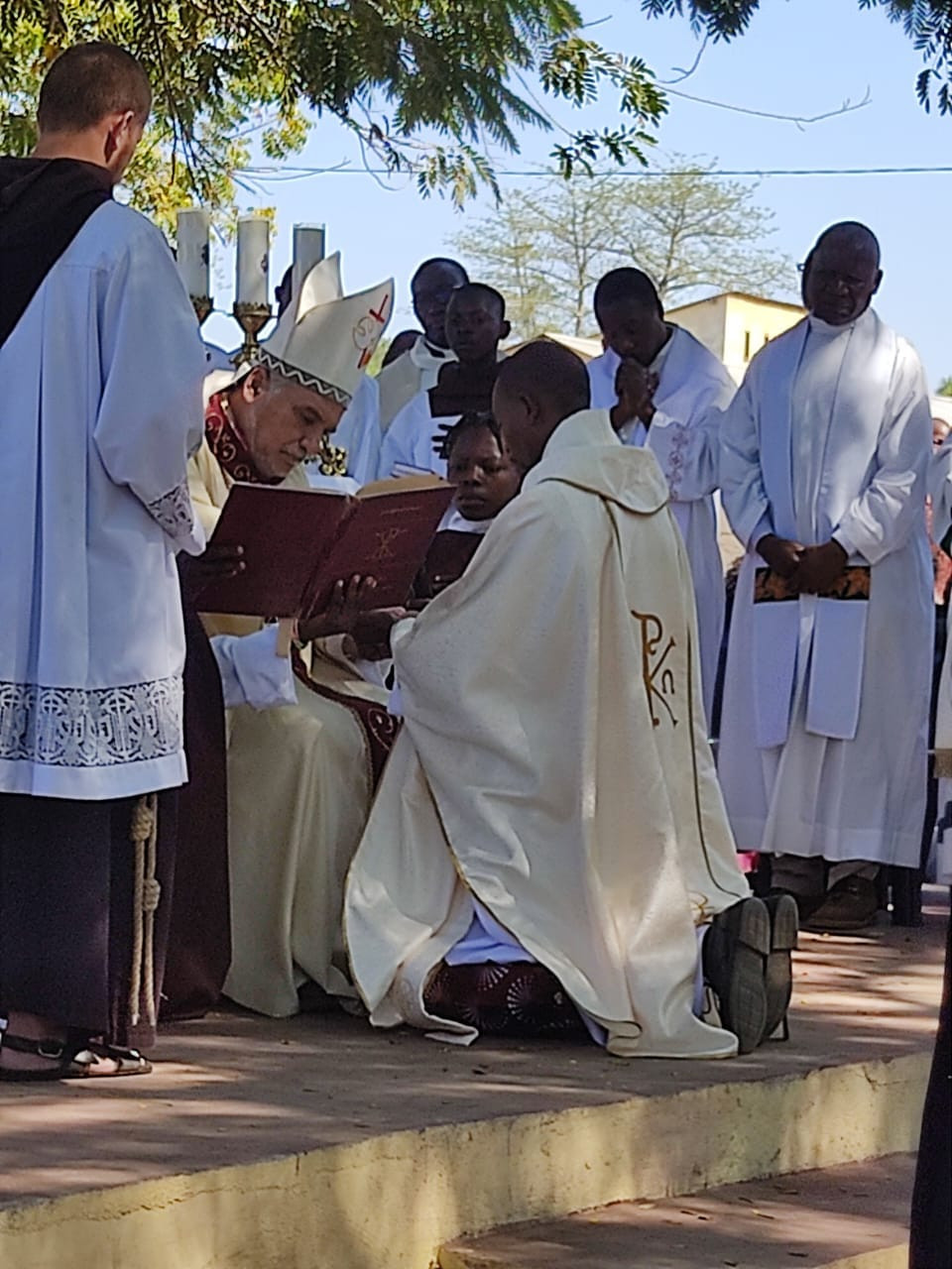 Diocese de Tete - Moçambique - ORDENAÇÃO SACERDOTAL DO DIÁCONO MARTINHO ...